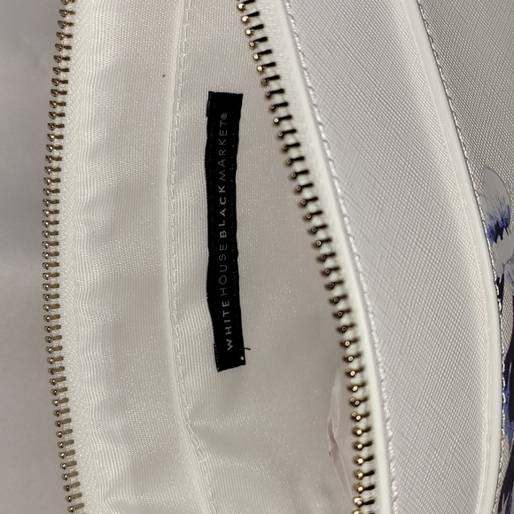 WHITE House Black Market Hydrangea GWP Pouch - Picture 10 of 11